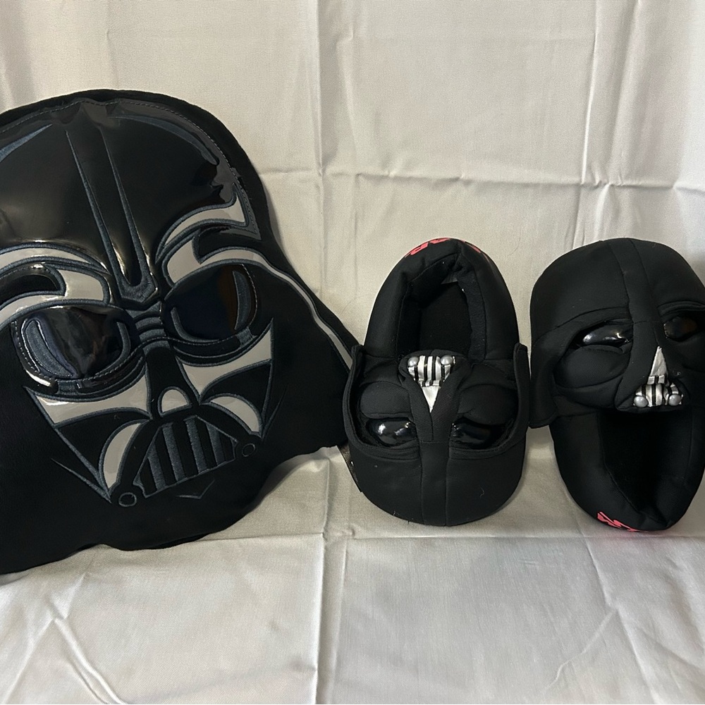 Star Wars Darth Vader Slippers and Pillow Set, Kids Size 11-12 - New W/out Tags - Picture 3 of 10